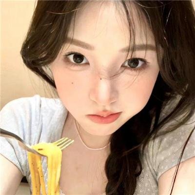 她比烟花寂寞